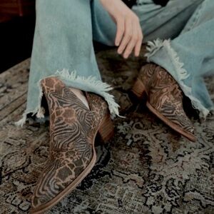 Free People Genuine Leather Animal Charm Double V Booties
Sz 37.5 EU  7-1/2 USA